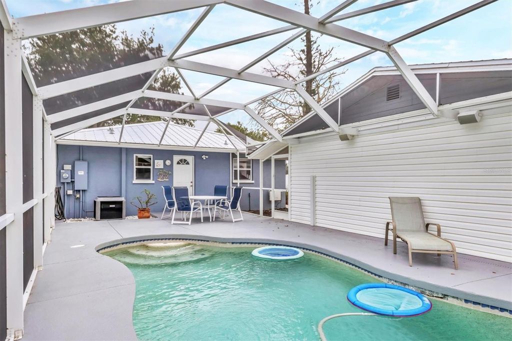 Image 27 of property listing at 2715 52ND AVENUE TERRACE W, Bradenton, FL 34207