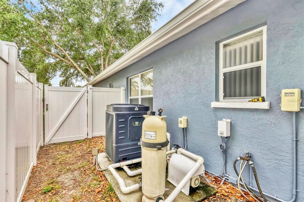Image 28 of property listing at 2715 52ND AVENUE TERRACE W, Bradenton, FL 34207