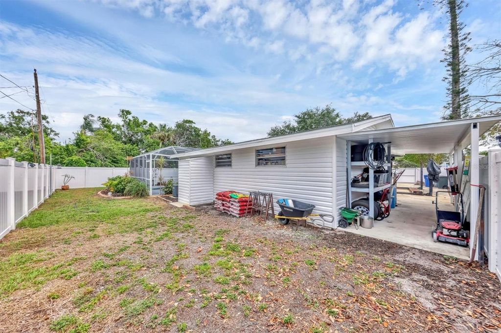 Image 34 of property listing at 2715 52ND AVENUE TERRACE W, Bradenton, FL 34207