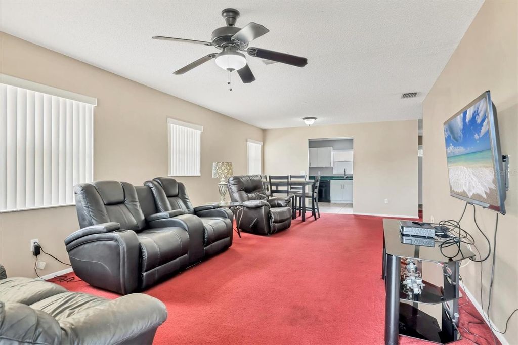 Image 6 of property listing at 2715 52ND AVENUE TERRACE W, Bradenton, FL 34207