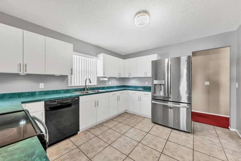 Image 9 of property listing at 2715 52ND AVENUE TERRACE W, Bradenton, FL 34207
