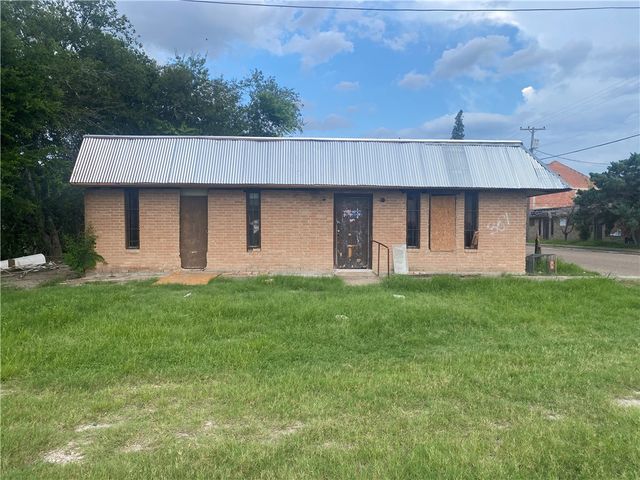 101 E Rockport St, Mathis, TX 78368