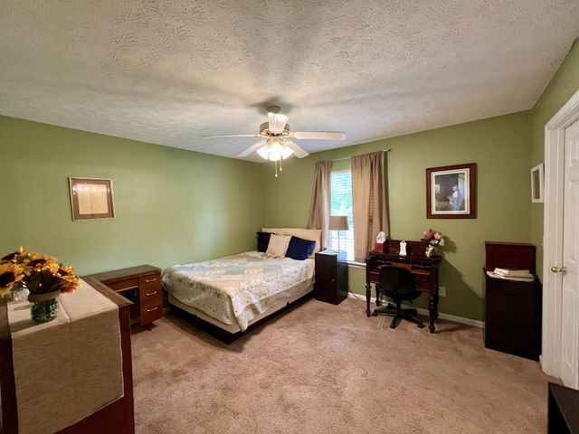 105 Pleasant Ln, White House, TN 37188