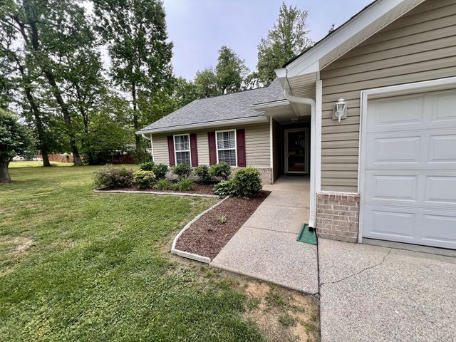 105 Pleasant Ln, White House, TN 37188