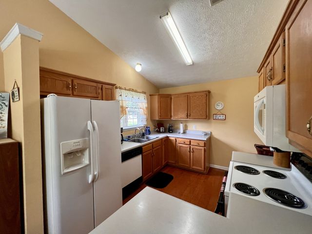 105 Pleasant Ln, White House, TN 37188