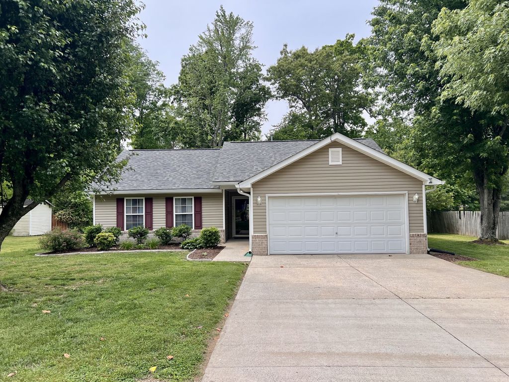 105 Pleasant Ln, White House, TN 37188