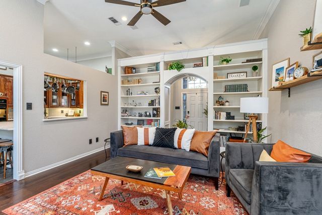 1933 Vz County Road 2721, Mabank, TX 75147