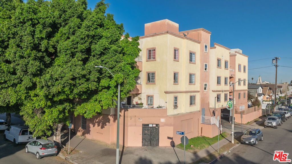 Image 1 of property listing at 4920 S Broadway, Los Angeles, CA 90037