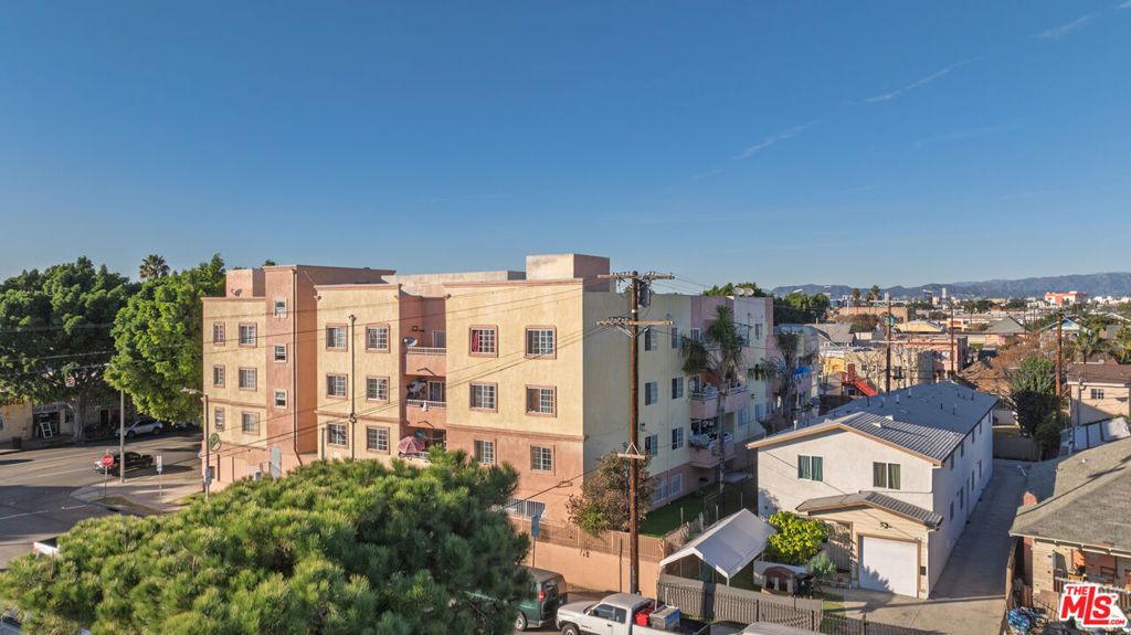 Image 2 of property listing at 4920 S Broadway, Los Angeles, CA 90037