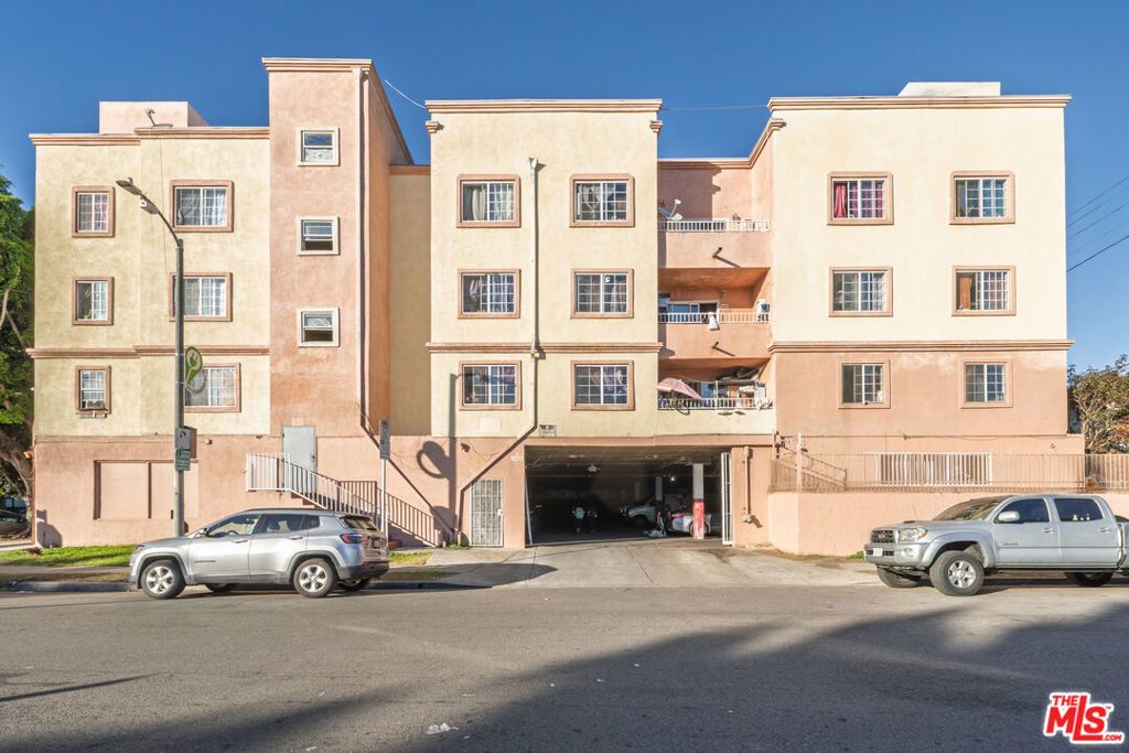 Image 6 of property listing at 4920 S Broadway, Los Angeles, CA 90037