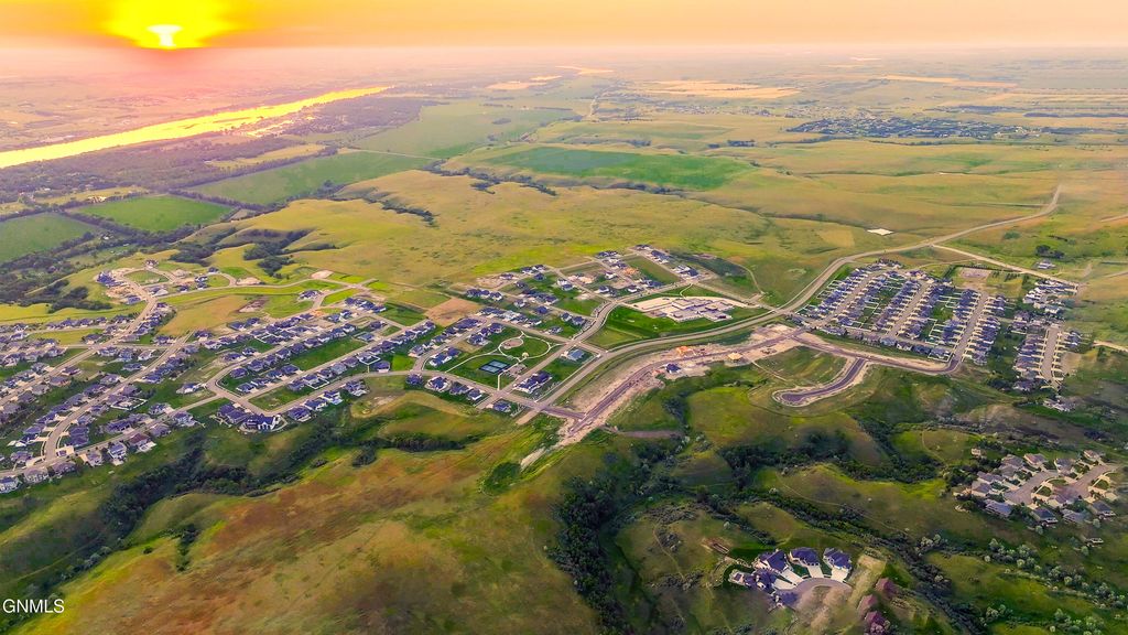 1900 Prairie Hawk Drive, Bismarck, ND 58503 photo 7