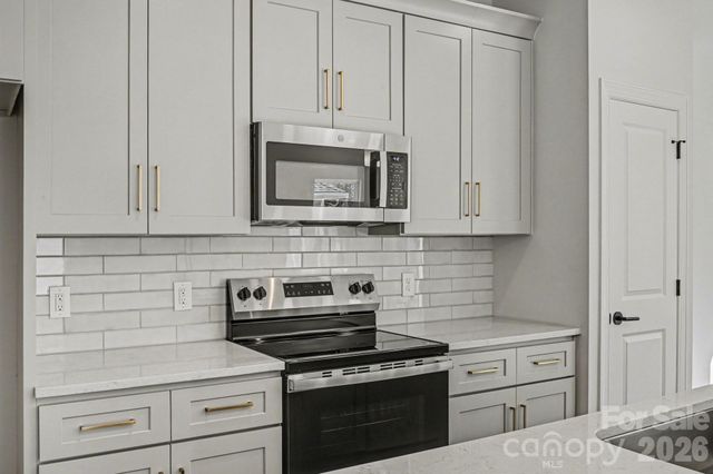 566 W Wilson Avenue, Mooresville, NC 28115