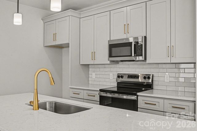 566 W Wilson Avenue, Mooresville, NC 28115