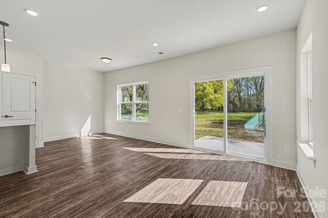 566 W Wilson Avenue, Mooresville, NC 28115