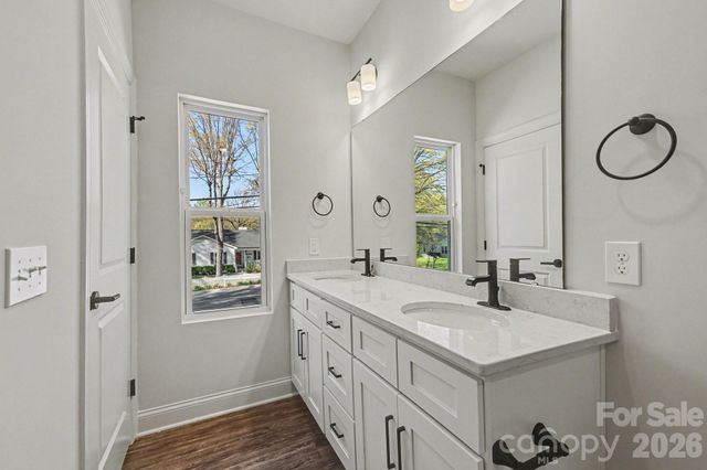 566 W Wilson Avenue, Mooresville, NC 28115