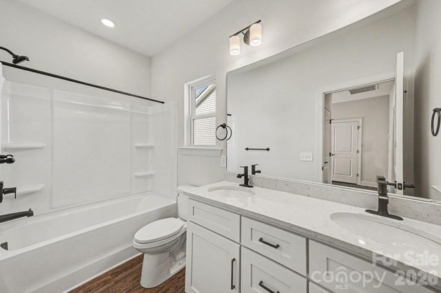 566 W Wilson Avenue, Mooresville, NC 28115