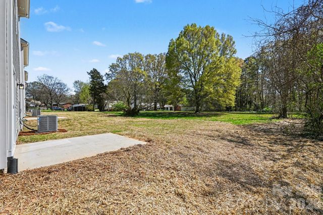 566 W Wilson Avenue, Mooresville, NC 28115