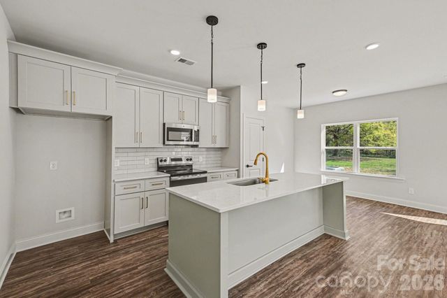 566 W Wilson Avenue, Mooresville, NC 28115