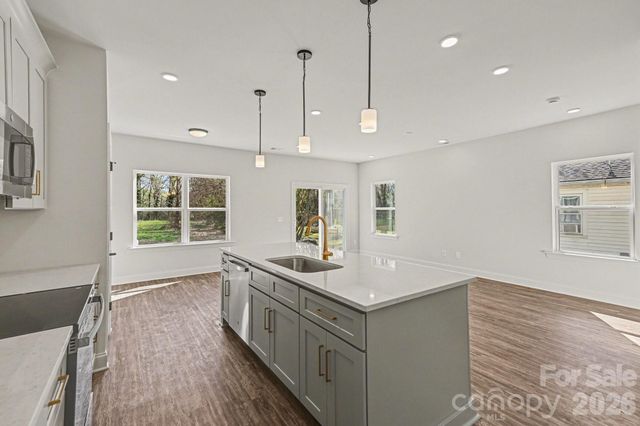 566 W Wilson Avenue, Mooresville, NC 28115