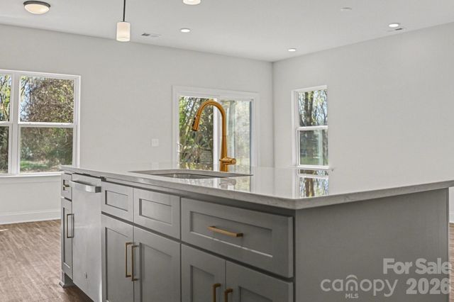 566 W Wilson Avenue, Mooresville, NC 28115