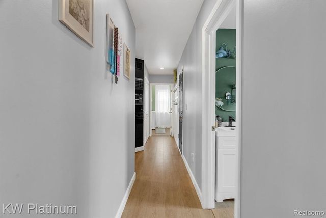 51963 Kings Pointe Drive, New Baltimore, MI 48047