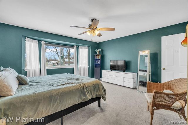 51963 Kings Pointe Drive, New Baltimore, MI 48047