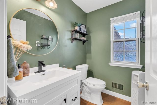 51963 Kings Pointe Drive, New Baltimore, MI 48047