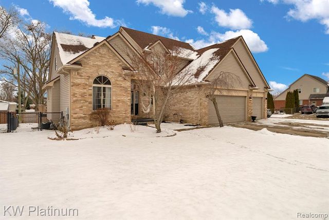 51963 Kings Pointe Drive, New Baltimore, MI 48047