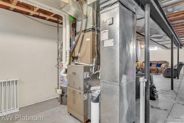 51963 Kings Pointe Drive, New Baltimore, MI 48047