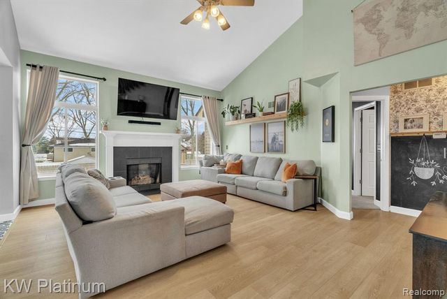 51963 Kings Pointe Drive, New Baltimore, MI 48047