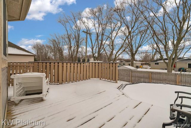 51963 Kings Pointe Drive, New Baltimore, MI 48047