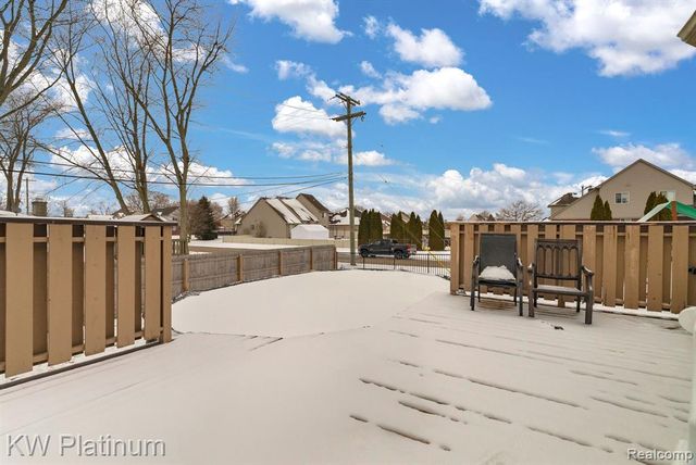 51963 Kings Pointe Drive, New Baltimore, MI 48047