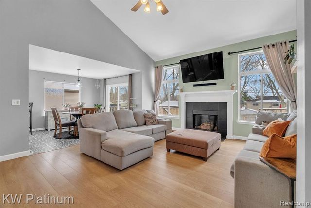 51963 Kings Pointe Drive, New Baltimore, MI 48047