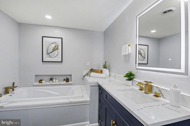 1009 MAPLE RD, Essex, MD 21221