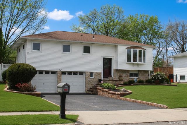 8 Mulberry Drive, Smithtown, NY 11787