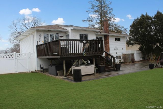 8 Mulberry Drive, Smithtown, NY 11787