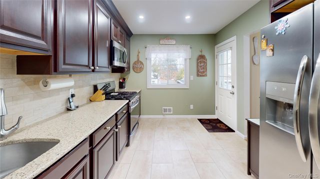 8 Mulberry Drive, Smithtown, NY 11787