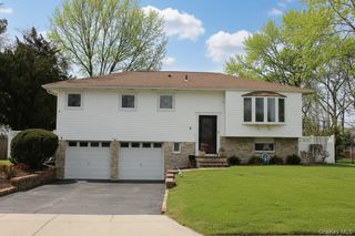 8 Mulberry Drive, Smithtown, NY 11787