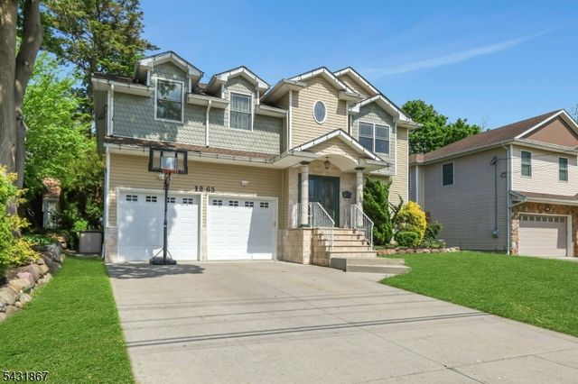 12 Burbank St, Fair Lawn Boro, NJ 07410