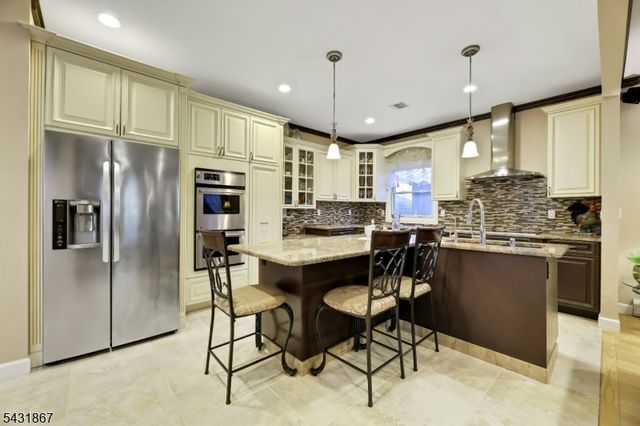 12 Burbank St, Fair Lawn Boro, NJ 07410