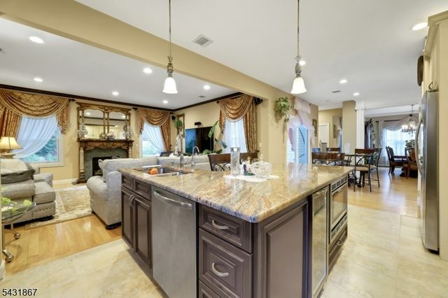12 Burbank St, Fair Lawn Boro, NJ 07410
