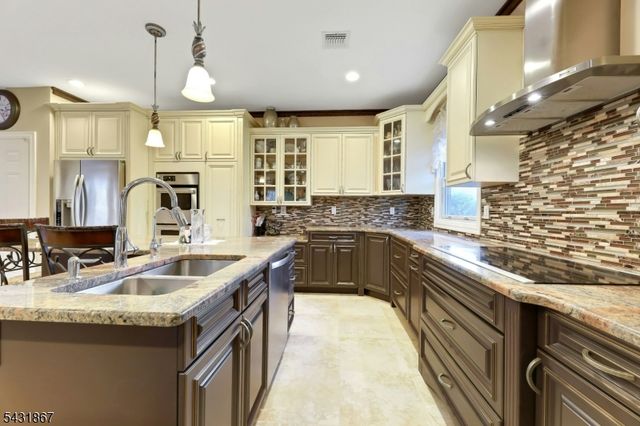 12 Burbank St, Fair Lawn Boro, NJ 07410