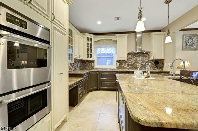 12 Burbank St, Fair Lawn Boro, NJ 07410