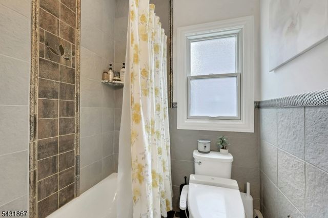 12 Burbank St, Fair Lawn Boro, NJ 07410