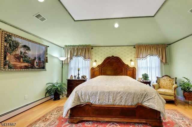 12 Burbank St, Fair Lawn Boro, NJ 07410