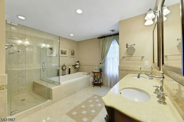 12 Burbank St, Fair Lawn Boro, NJ 07410