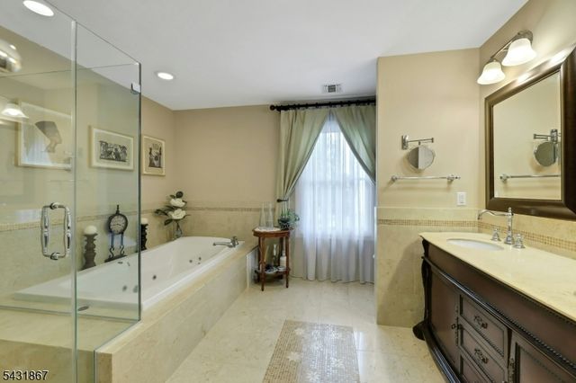 12 Burbank St, Fair Lawn Boro, NJ 07410