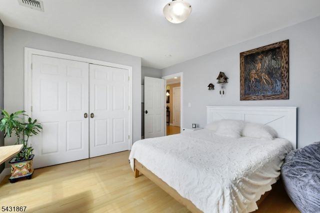 12 Burbank St, Fair Lawn Boro, NJ 07410