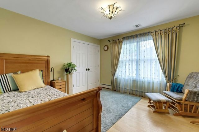 12 Burbank St, Fair Lawn Boro, NJ 07410