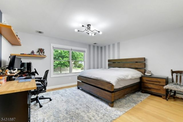 12 Burbank St, Fair Lawn Boro, NJ 07410